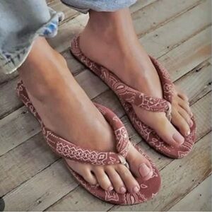 NEW! Free People Es Verdra Thong Flip Flop Sandal Blush Pink Bandana Print